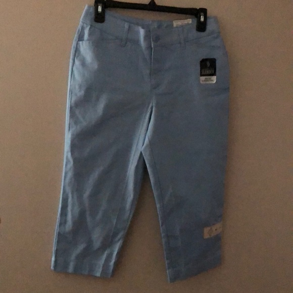 St. John's Bay Classic Stretch Fabric capri - Picture 2 of 4